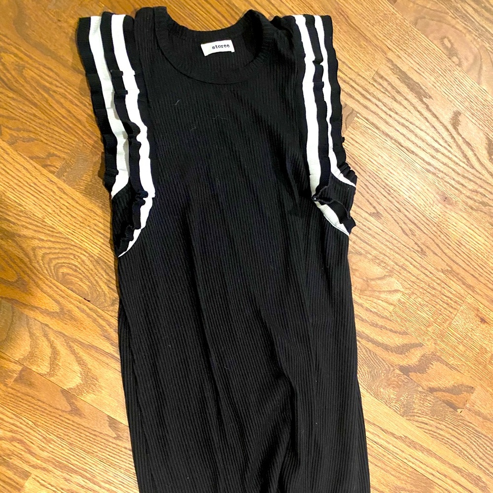 Flutter sleeve dress